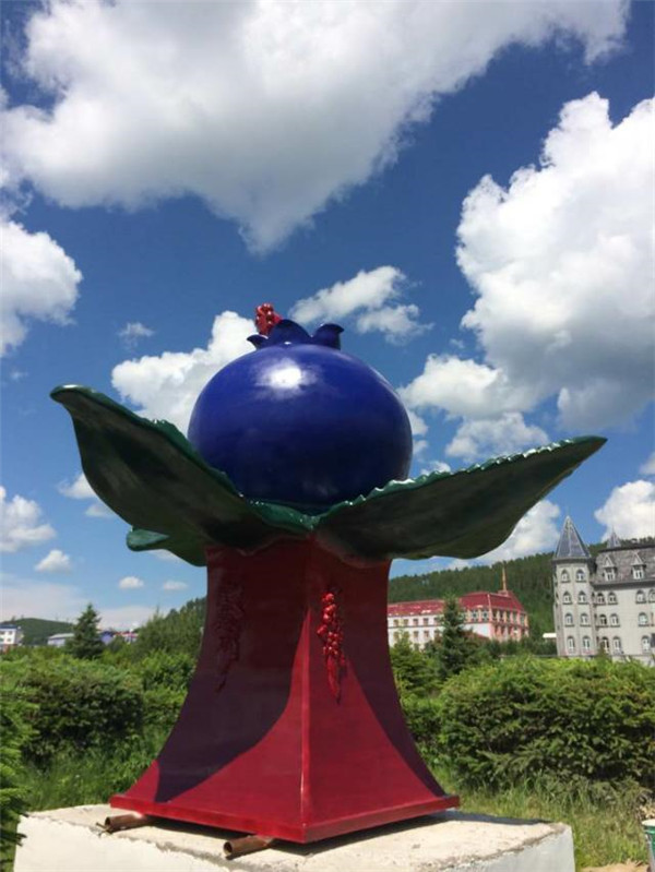 中国北极冰蓝莓酒庄  蓝莓主题雕塑施工制作 (1)